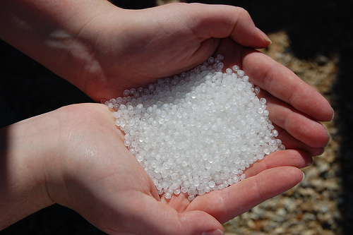 2414135327_c928e86804 Nurdles - plastic pellets